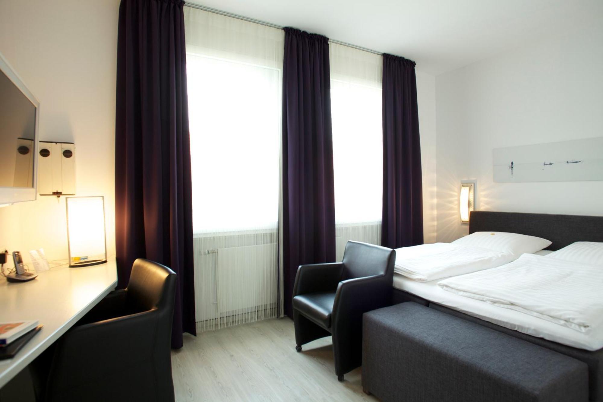 Hotel Zur Wartburg เรดา วีเดนบรุค ภายนอก รูปภาพ