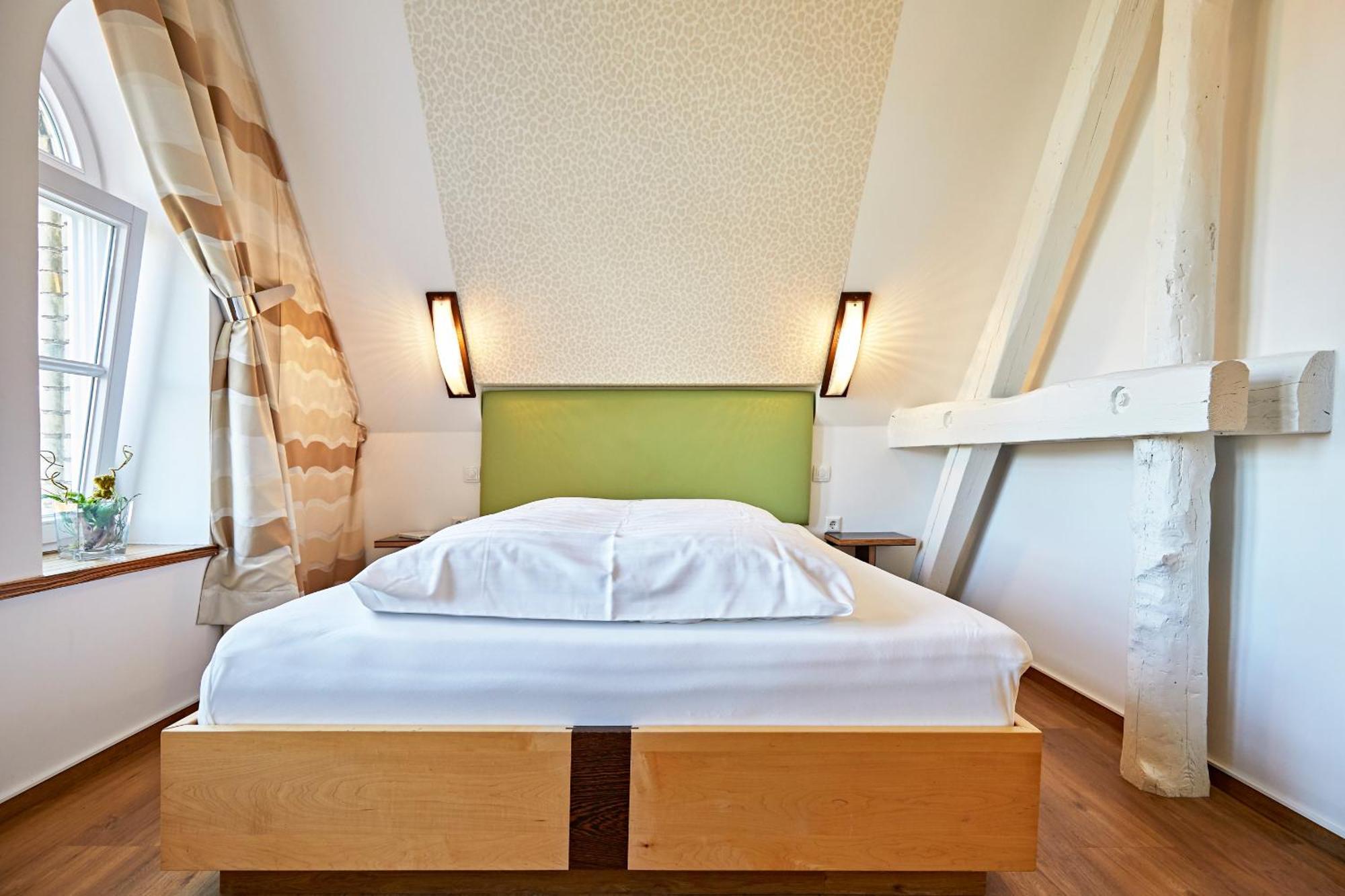 Hotel Zur Wartburg เรดา วีเดนบรุค ภายนอก รูปภาพ