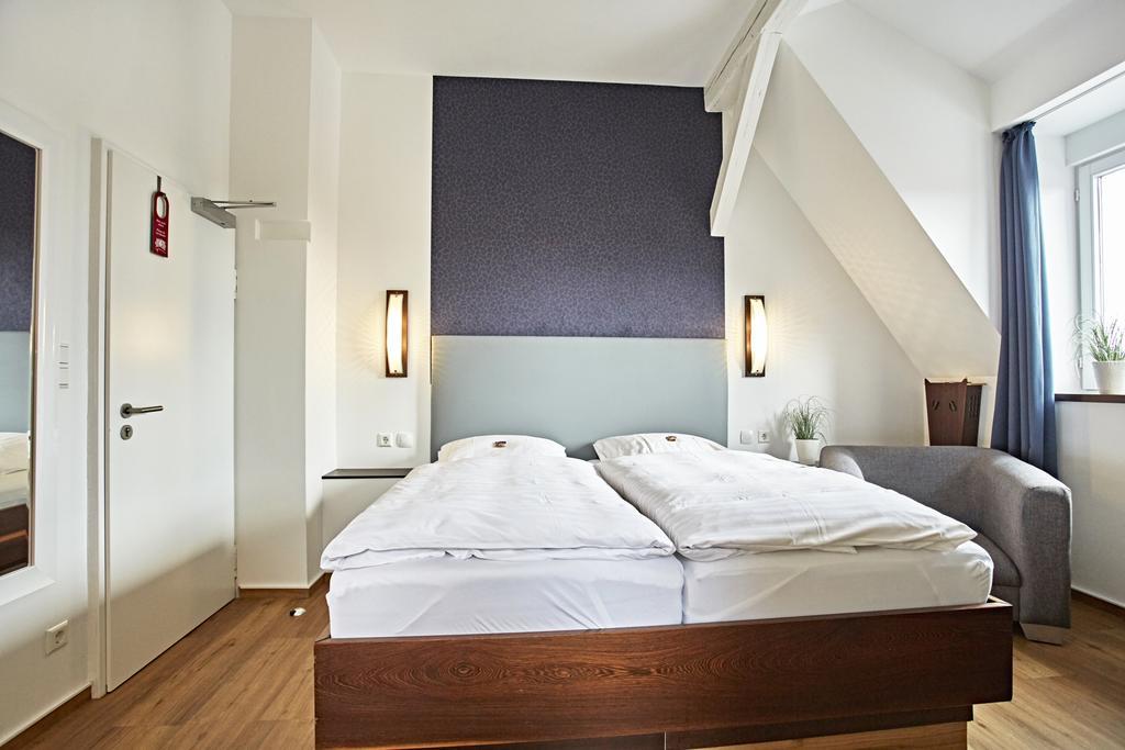 Hotel Zur Wartburg เรดา วีเดนบรุค ภายนอก รูปภาพ