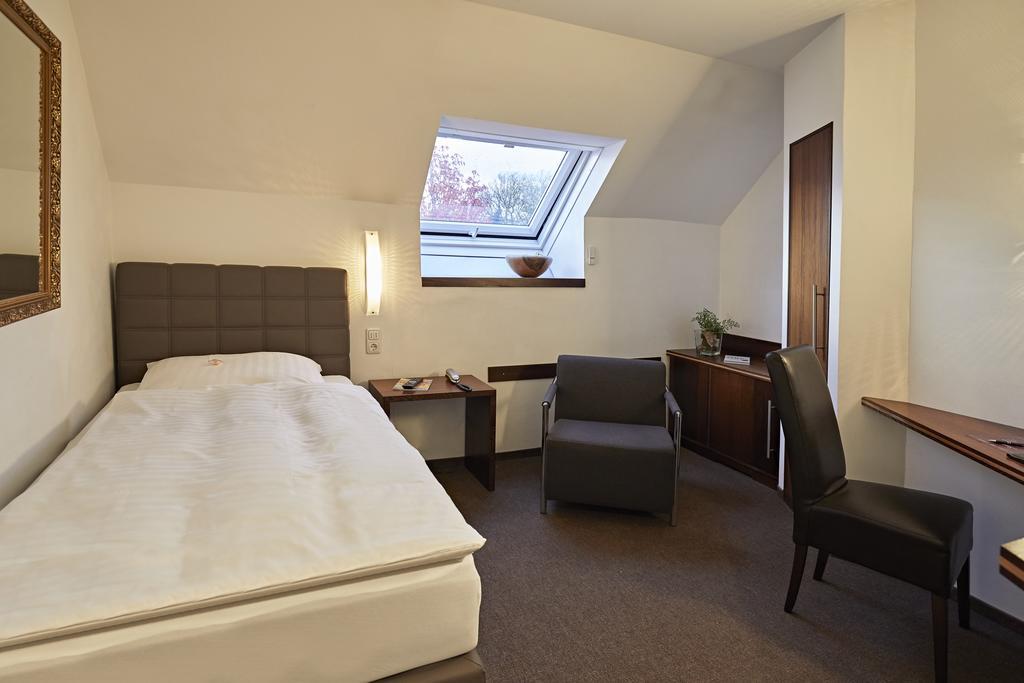 Hotel Zur Wartburg เรดา วีเดนบรุค ภายนอก รูปภาพ
